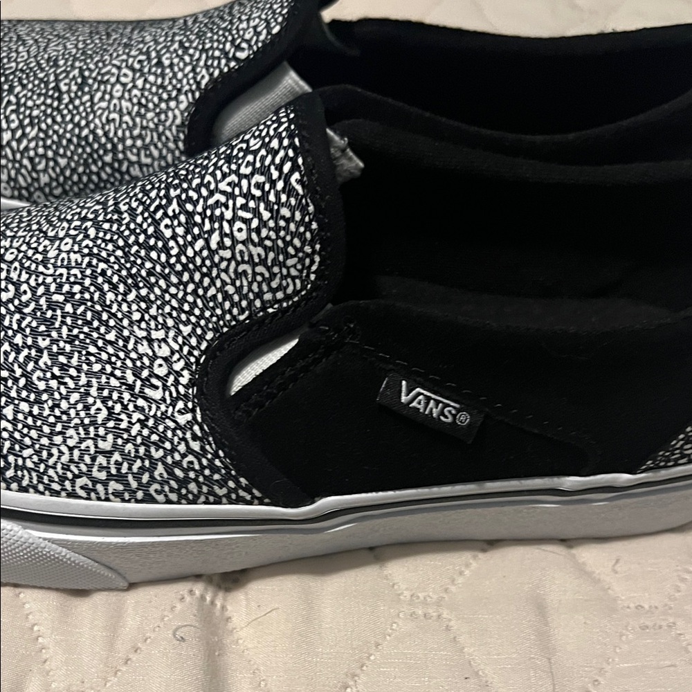 Woman's Vans Leopard Slip On Size 7 Never been worn - Picture 7 of 8